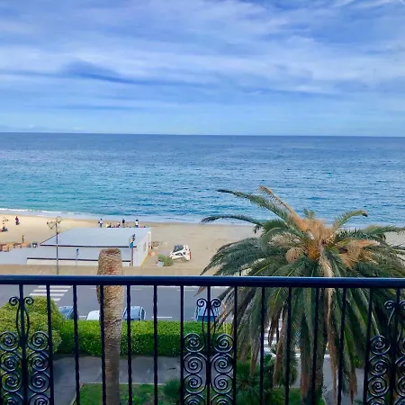 Leo Seaview Apartament *