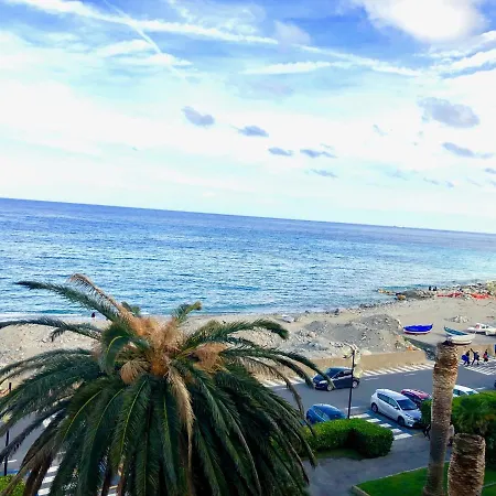 Leo Seaview Apartment